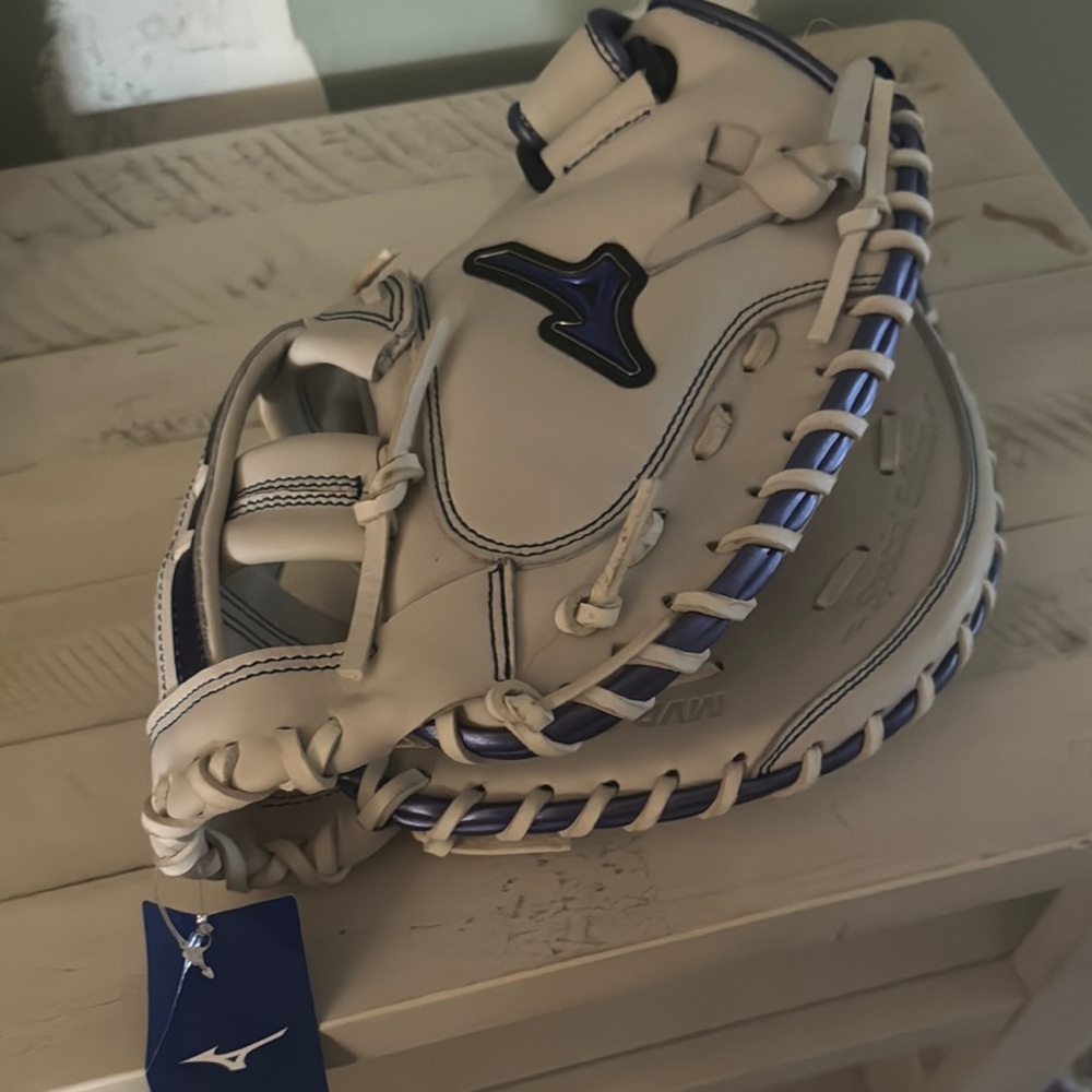 Mizuno White and Blue Catcher's Mitt